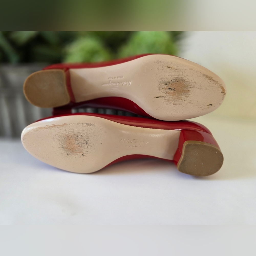 Salvatore Ferragamo Red Patent Vara Bow Ballet Flats Gold Logo Italy Size 5.5B - Picture 11 of 14